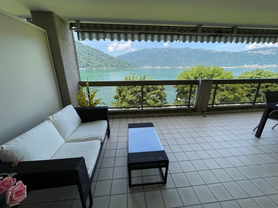 !! APP. CON DUE TERRAZZE DIRETTAMENTE AL LAGO !!