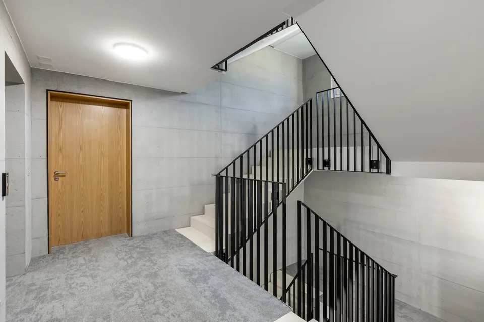 Schöne helle 4,5-Zimmer-Wohnung mit Aussicht und Freiraum – Foto 8 von 8