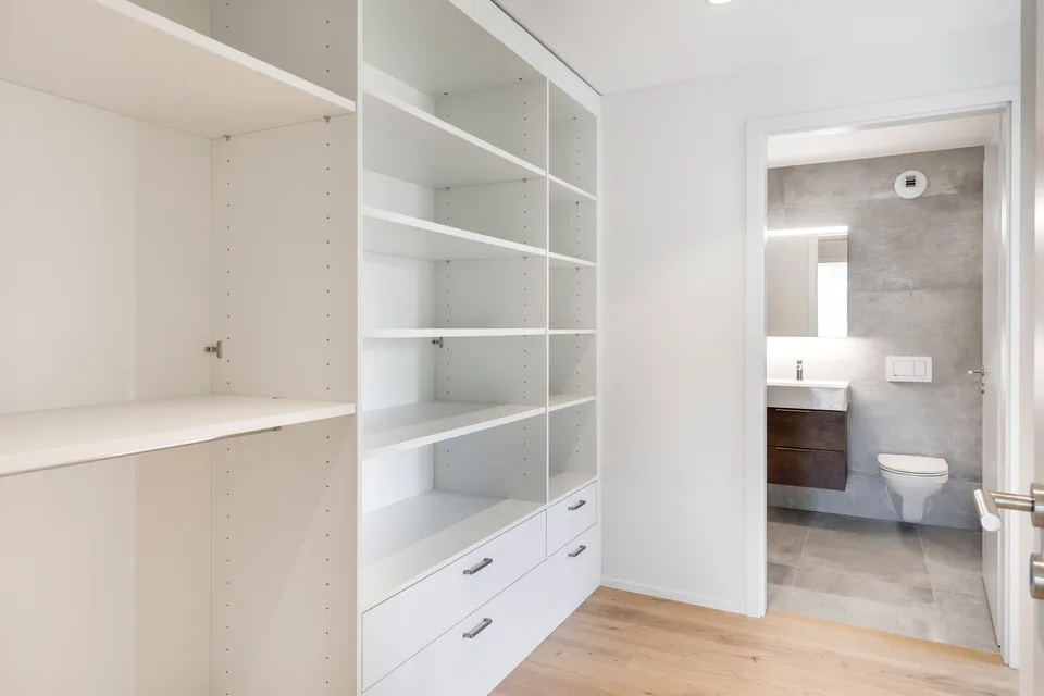 Schöne helle 4,5-Zimmer-Wohnung mit Aussicht und Freiraum – Foto 6 von 8