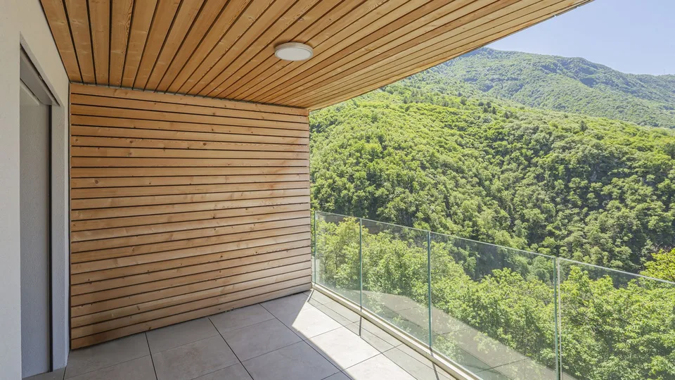2.5 locali moderni con ampio balcone | Moderne 2.5-Zimmer-Wohnung mit