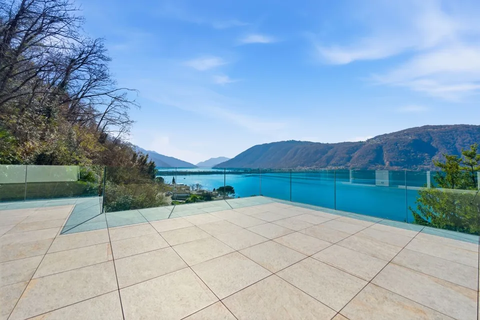 Residenza Ceresio 52: Attikawohnung mit grosser Panoramaterrasse