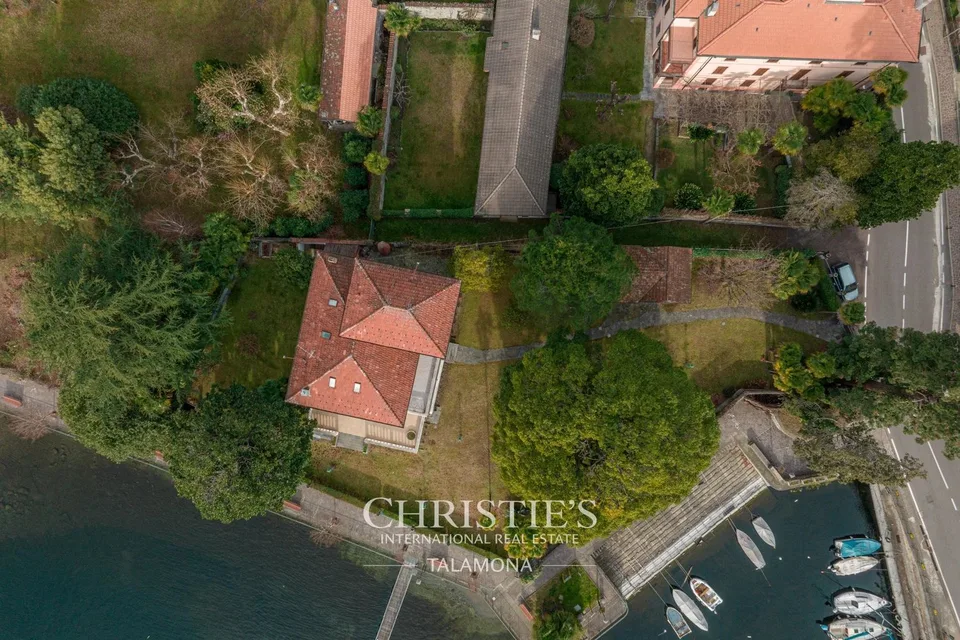 Villa lacustre con giardino e accesso diretto all'acqua sul Lago Maggiore, Maccagno – foto 8 di 13