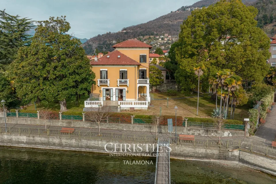 Villa lacustre con giardino e accesso diretto all'acqua sul Lago Maggiore, Maccagno – foto 9 di 13