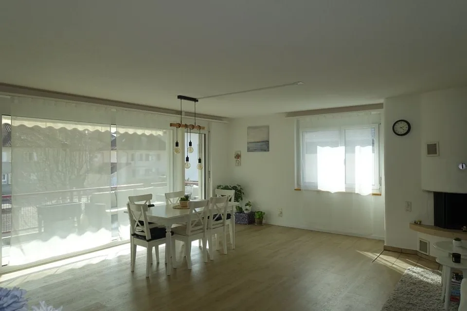 Bévilard - Prächtige 4,5-Zimmer-Wohnung mit Balkon und überdachtem Parkplatz