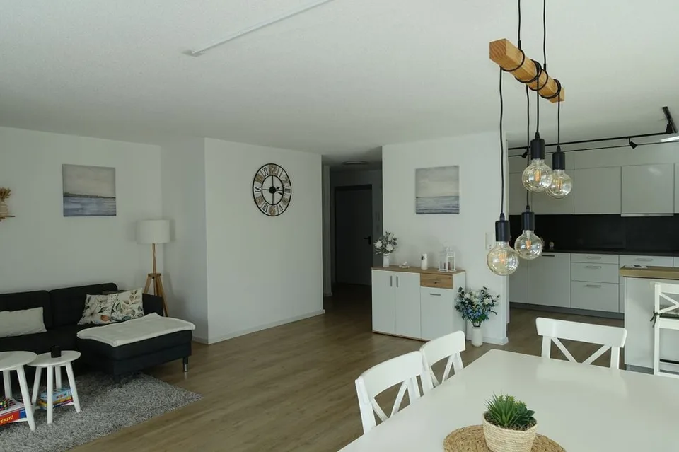 Bévilard - Magnifique appartement de 4,5 pièces avec balcon et place de parc couverte