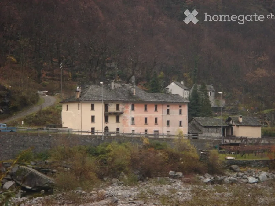 CASA DA RIATTARE 3 APPARTAMENTI