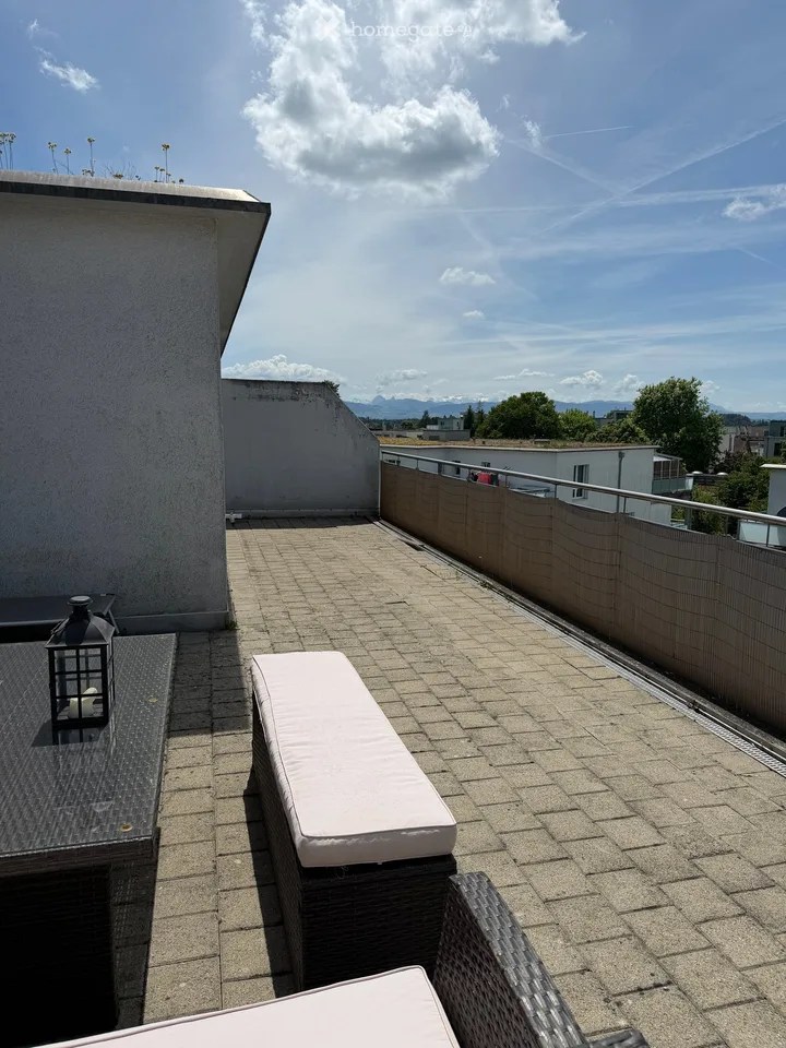 Appartement moderne de 4,5 pièces en attique dans un quartier calme à Wetzikon