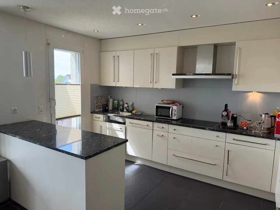 Appartement moderne de 4,5 pièces en attique dans un quartier calme à Wetzikon