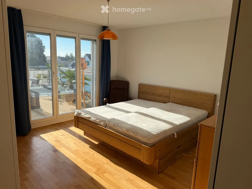 Appartement moderne de 4,5 pièces en attique dans un quartier calme à Wetzikon