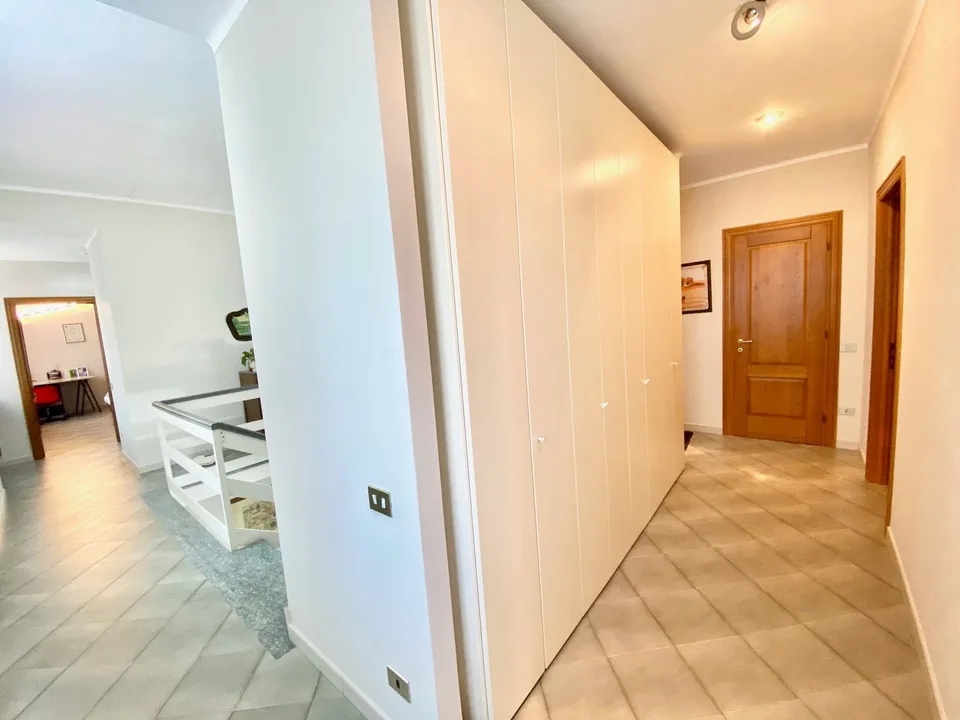 Sehr gepflegtes Landhaus in ruhiger und sonniger Süd-Lage mit großem Grundstück – Foto 16 von 26