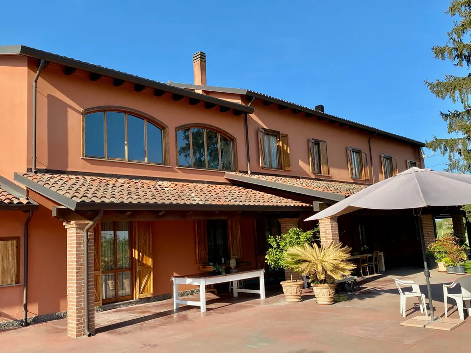 Sehr gepflegtes Landhaus in ruhiger und sonniger Süd-Lage mit großem Grundstück – Foto 18 von 26
