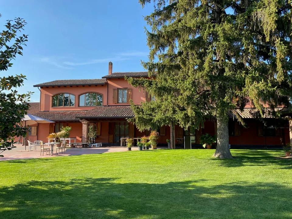 Sehr gepflegtes Landhaus in ruhiger und sonniger Süd-Lage mit großem Grundstück
