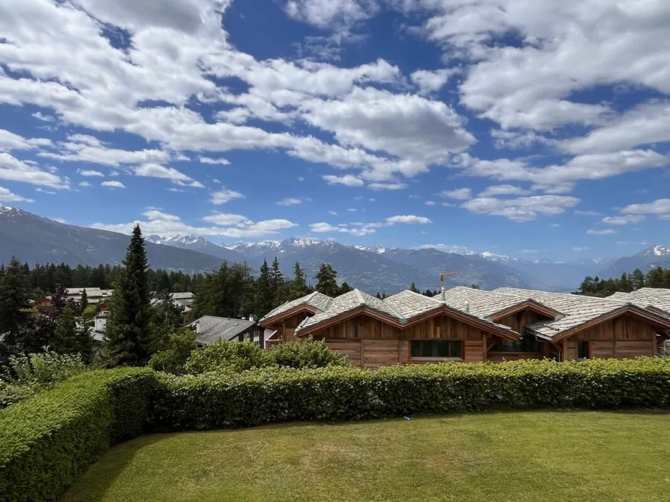 Duplex mit 4,5 Zimmern und außergewöhnlicher Aussicht, nur zwei Schritte vom Golf Ballesteros entfernt