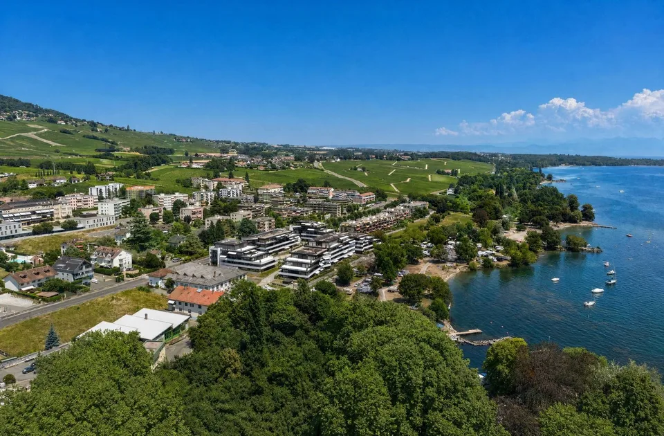 Appartamento di 5,5 locali nuovo con finiture magnifiche al piano terra con giardino!