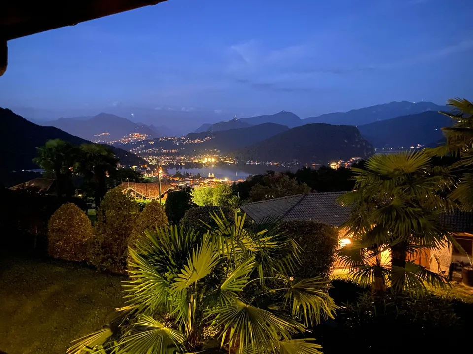 Top-renovierte Villa mit großem Pool in sonniger und ruhiger Lage mit Traumblick auf den Luganer See – Foto 22 von 22