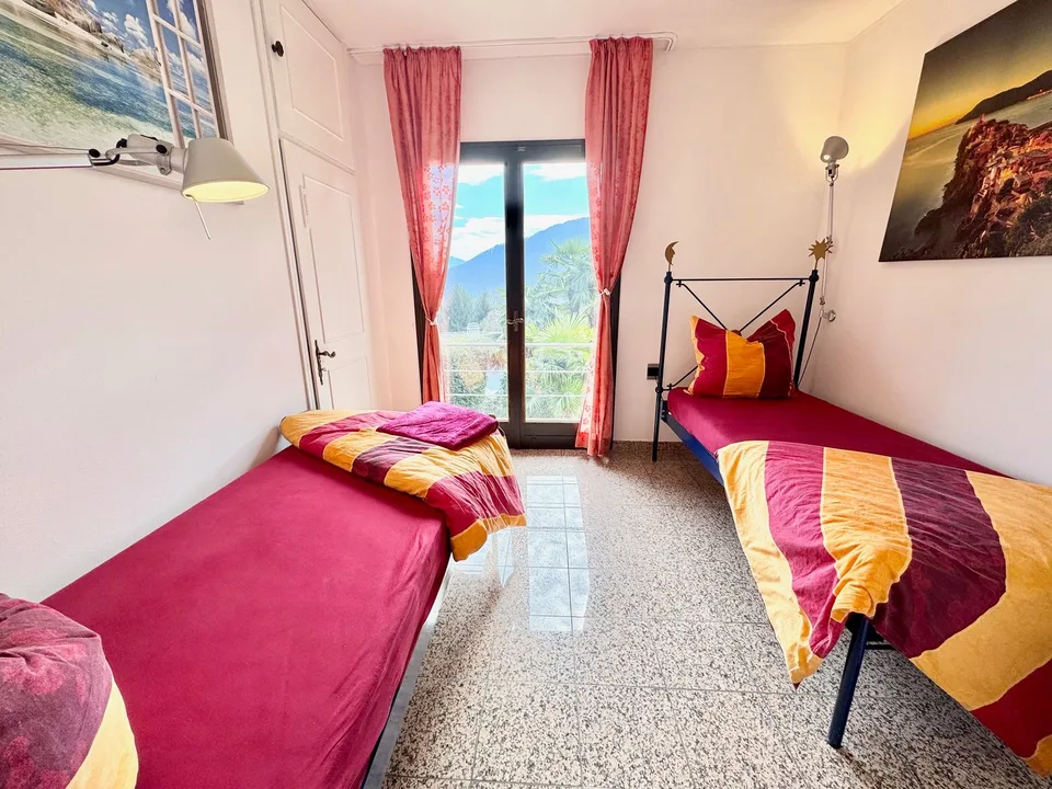 Top-renovierte Villa mit großem Pool in sonniger und ruhiger Lage mit Traumblick auf den Luganer See – Foto 8 von 22