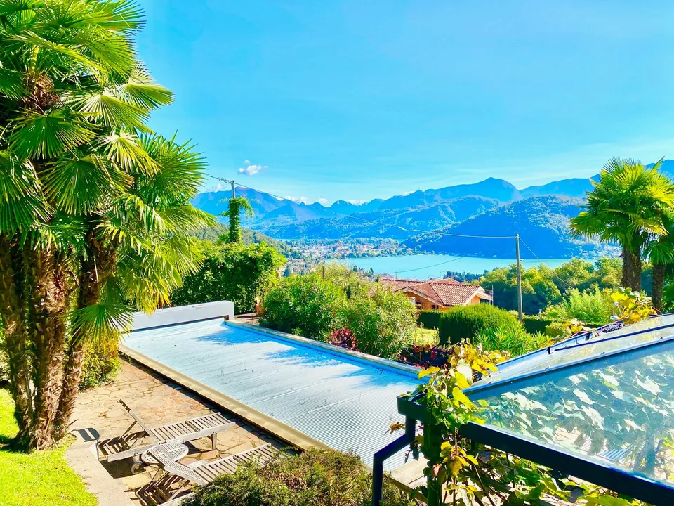 Top-renovierte Villa mit großem Pool in sonniger und ruhiger Lage mit Traumblick auf den Luganer See – Foto 20 von 22