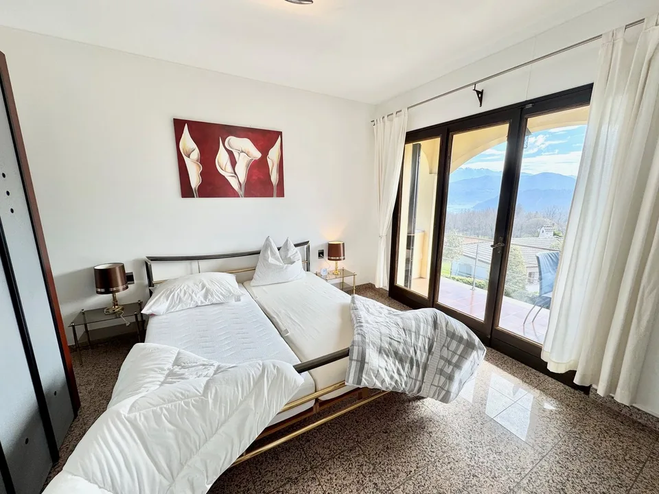Top-renovierte Villa mit großem Pool in sonniger und ruhiger Lage mit Traumblick auf den Luganer See – Foto 7 von 22