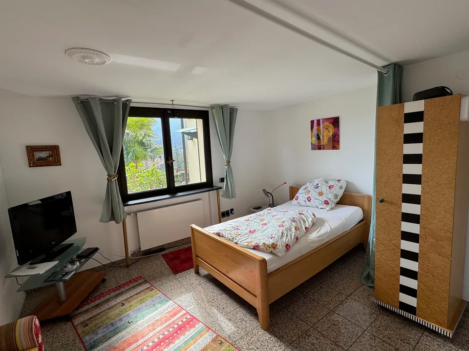 Top-renovierte Villa mit großem Pool in sonniger und ruhiger Lage mit Traumblick auf den Luganer See – Foto 9 von 22