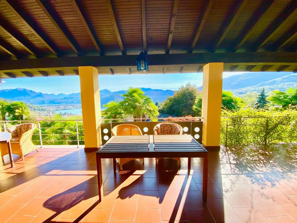 Top-renovierte Villa mit großem Pool in sonniger und ruhiger Lage mit Traumblick auf den Luganer See – Foto 14 von 22