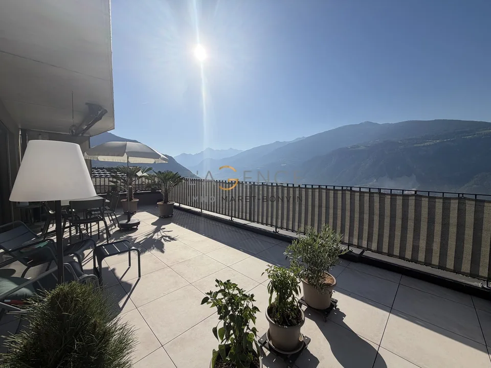 APPARTEMENT DE 4,5 PCES AVEC TERRASSE DE 40M2 - SIGNESE