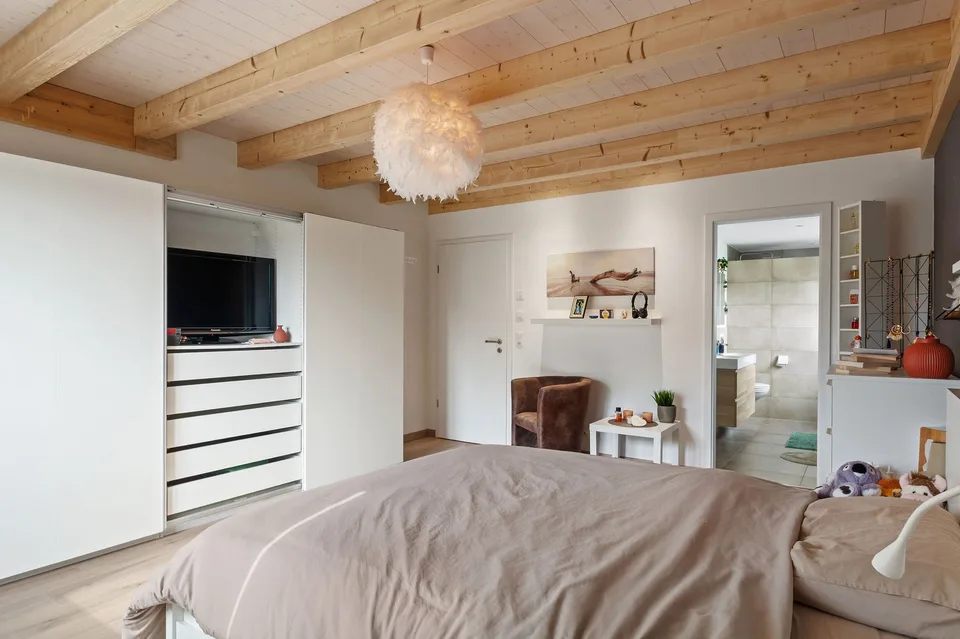 Spacieuse maison individuelle de 6.5 pièces à Courgenay avec espace professionnel indépendant – photo 7 sur 13