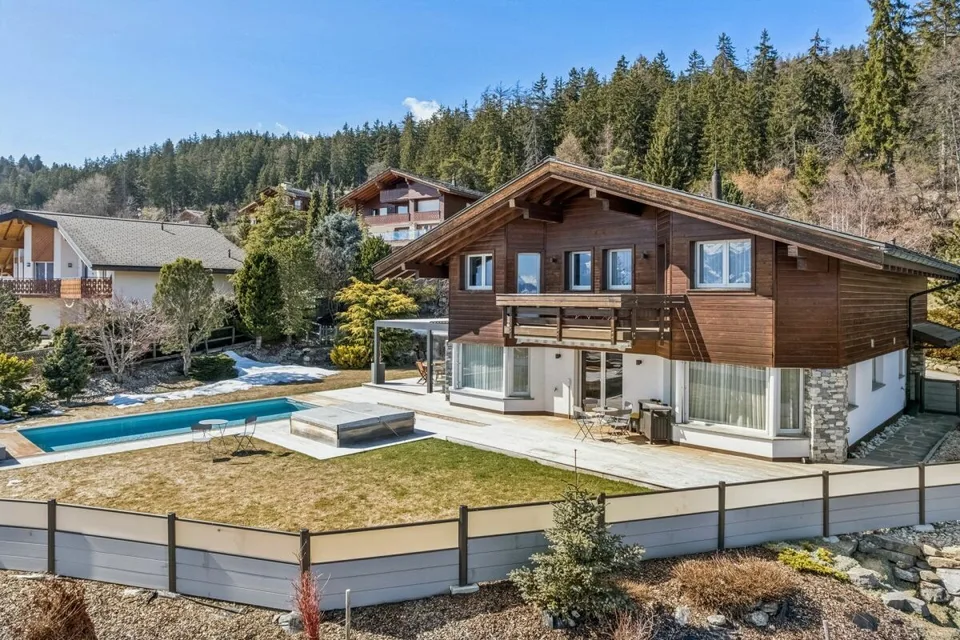 Magnifique propriété avec mazot indépendant et piscine extérieure