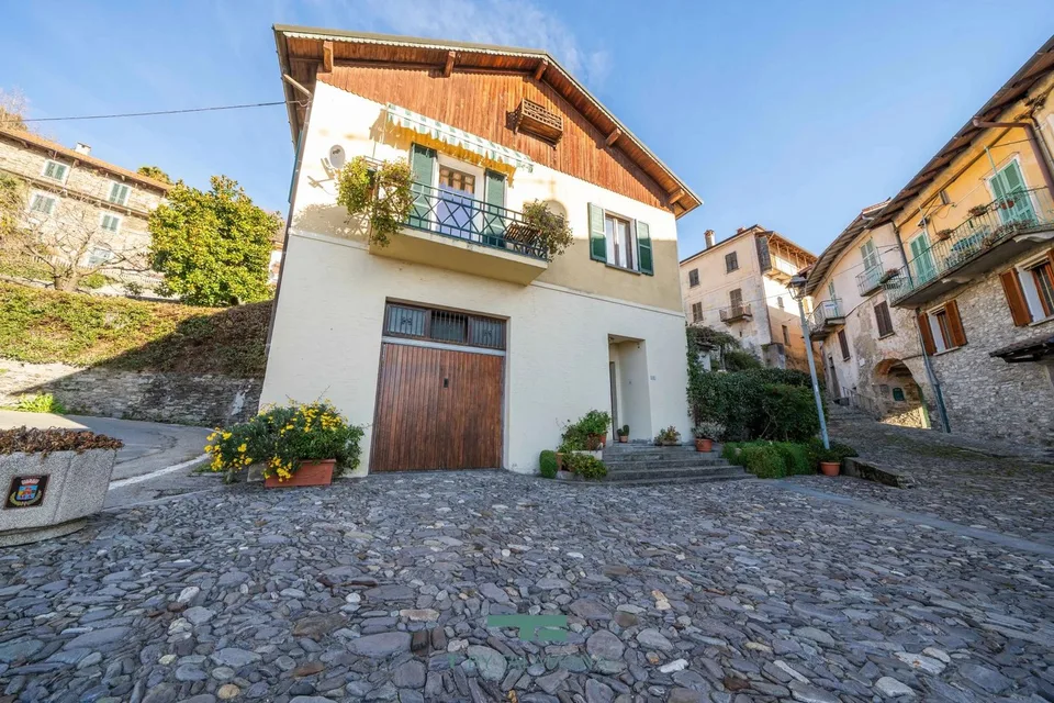 Freistehendes Haus mit Seeblick