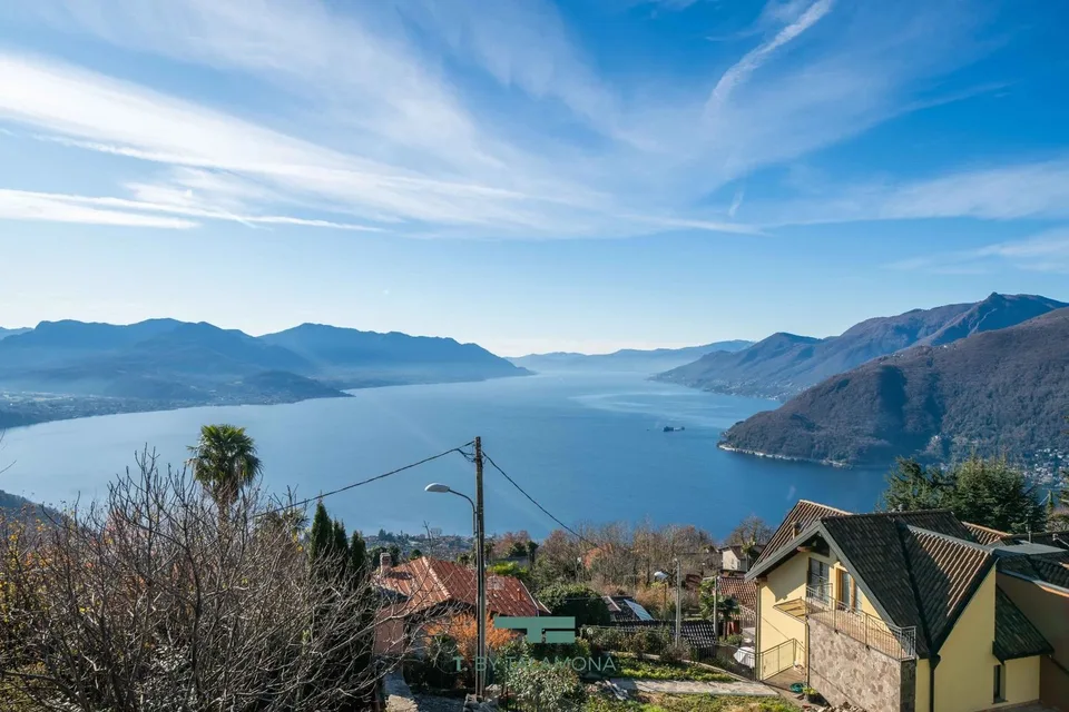 Freistehendes Haus mit Seeblick