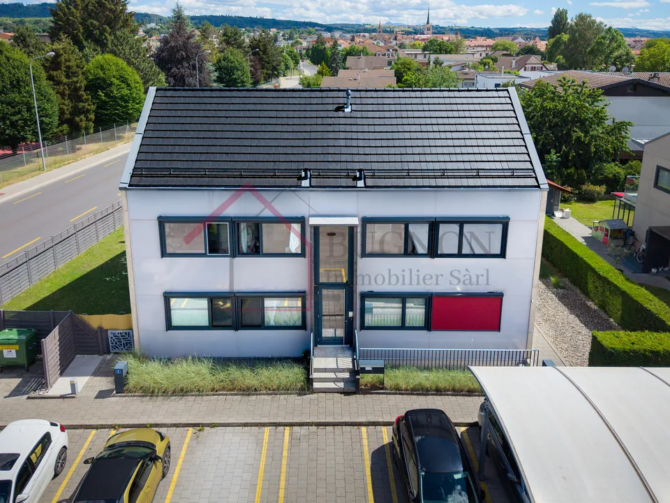 Duplex mit moderner Architektur und hellem Ambiente, Elternschlafzimmer und Balkon – Foto 16 von 16