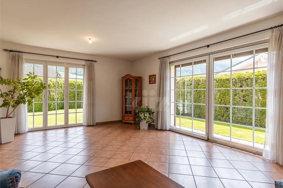 Bella villa familiare con giardino e studio indipendente