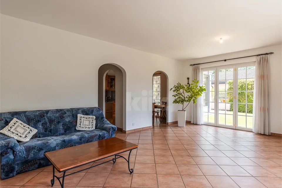 Bella villa familiare con giardino e studio indipendente