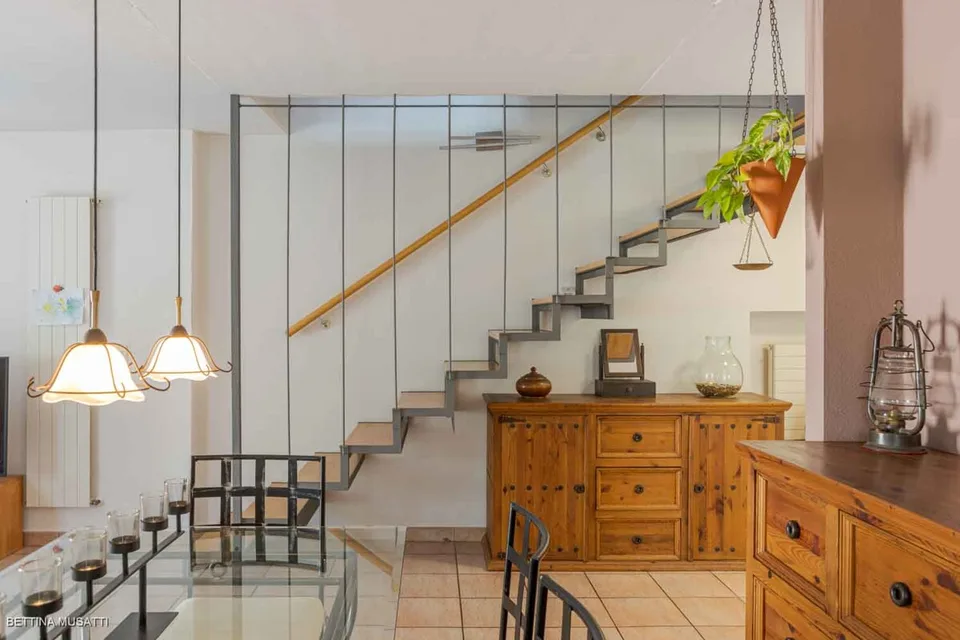 CAPOLAGO  CASA TIPICA CON CANTINA: TRADIZIONE E RELAX