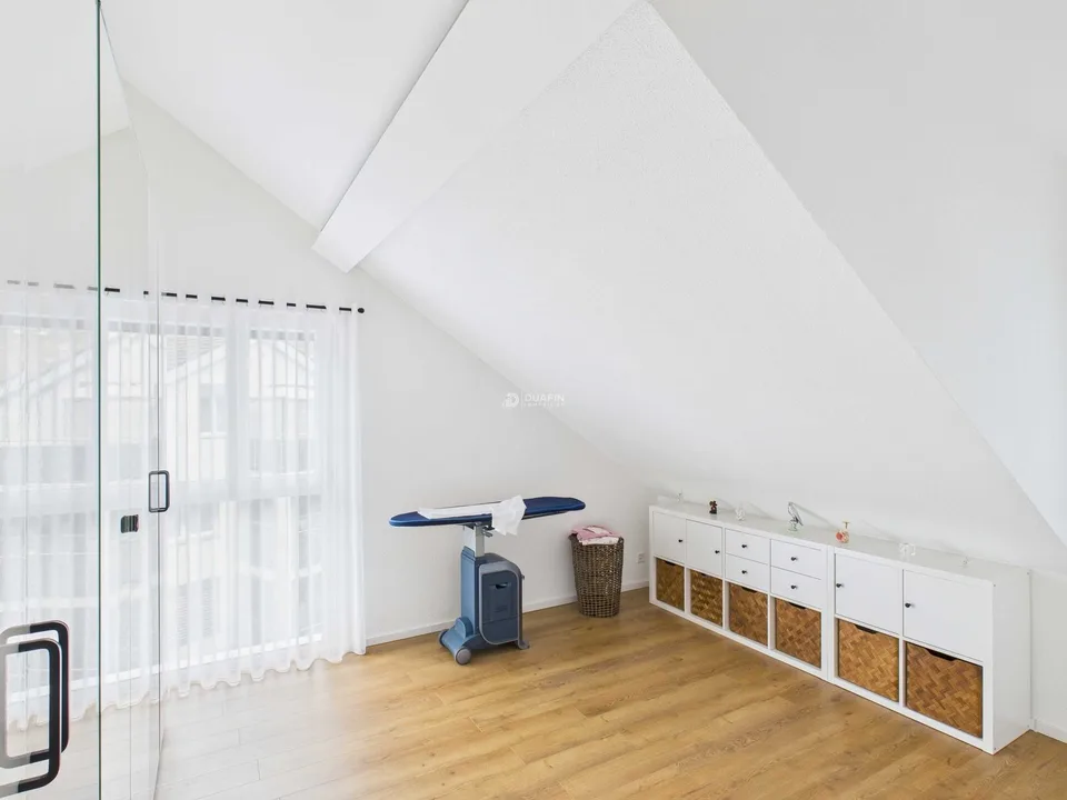 Casa di 3 famiglie, ristrutturata nel 2021, con 2 garage a Trimbach