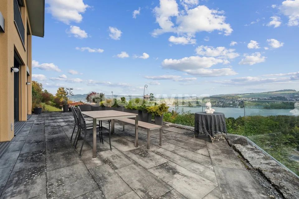 Vous cherchez une vue sur le lac et la montagne ? Nous avons votre objet de rêve pour vous !