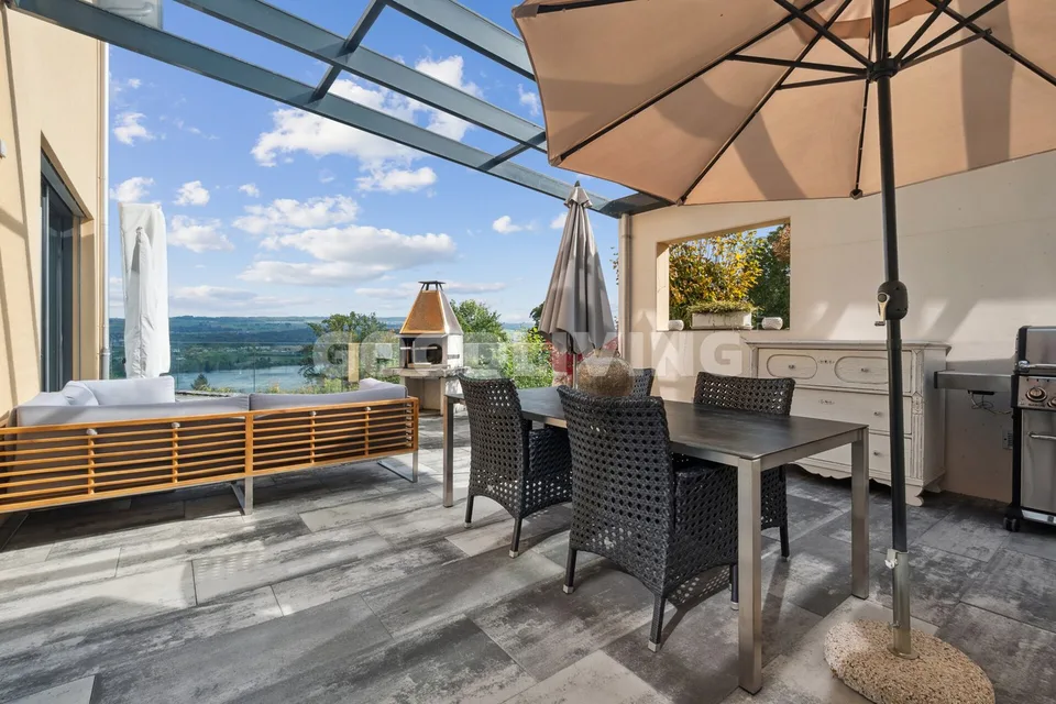 Vous cherchez une vue sur le lac et la montagne ? Nous avons votre objet de rêve pour vous !