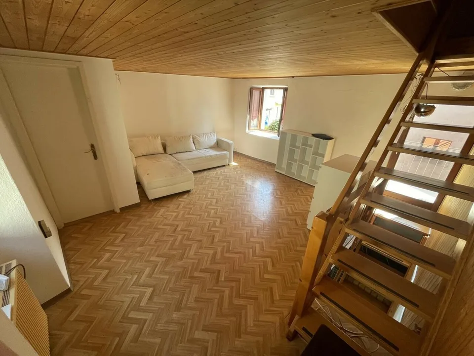Vendesi casa unifamiliare di 3.5 locali su 3 piani a Solduno