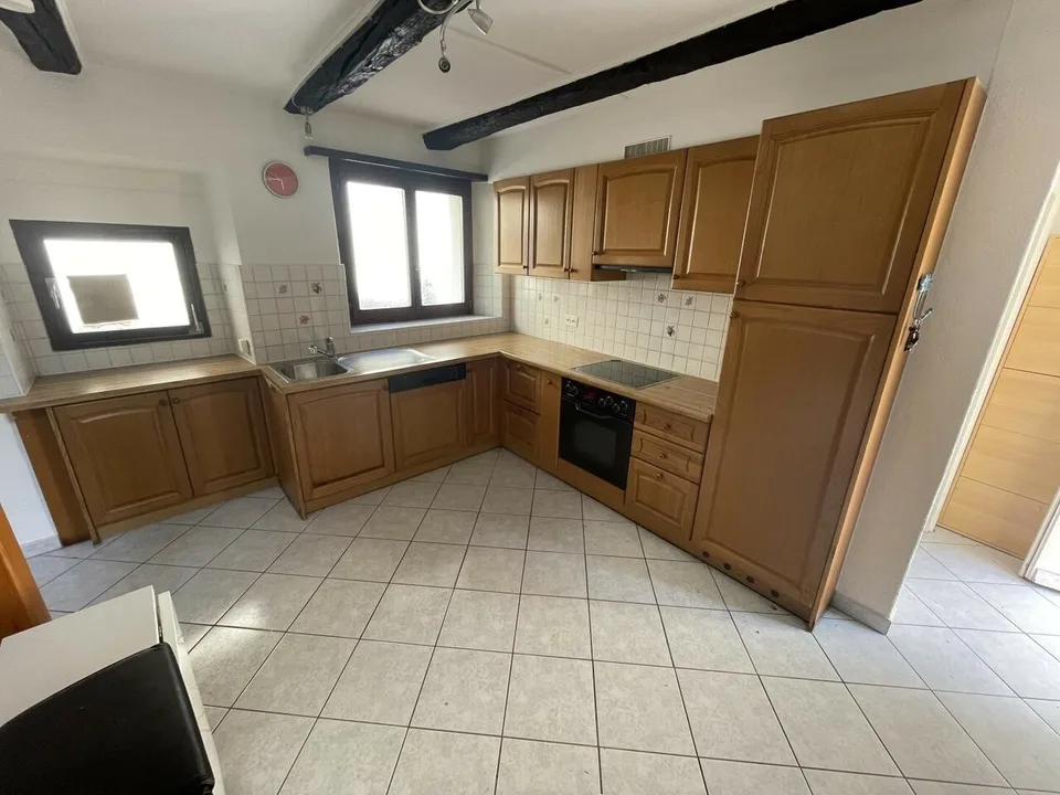 Vendesi casa unifamiliare di 3.5 locali su 3 piani a Solduno