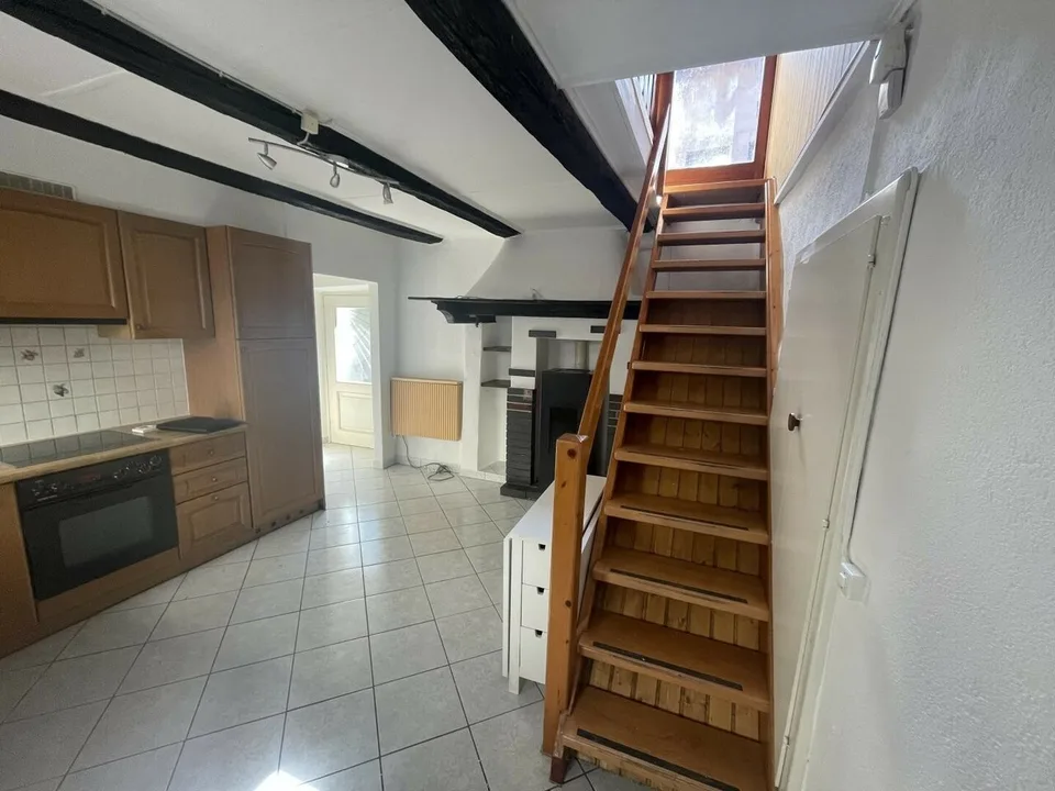 Vendesi casa unifamiliare di 3.5 locali su 3 piani a Solduno