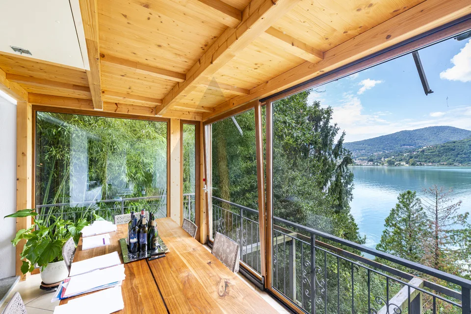 PROPRIETÀ CON MERAVIGLIOSA VISTA LAGO A LUGANO