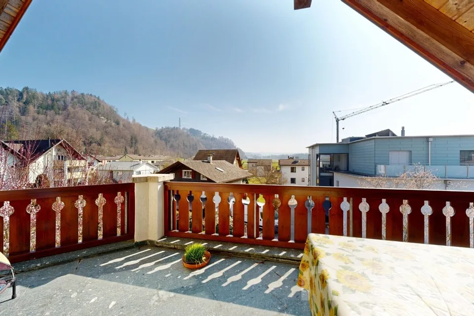 Charmant appartement mansardé avec galerie et vue imprenable sur le paysage verdoyant – photo 17 sur 19