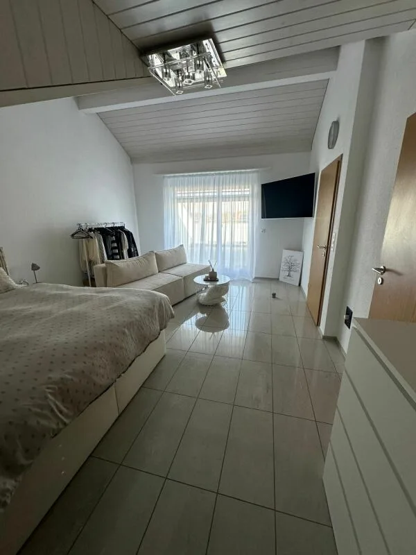 Maison mitoyenne de 5,5 pièces au bord de la forêt