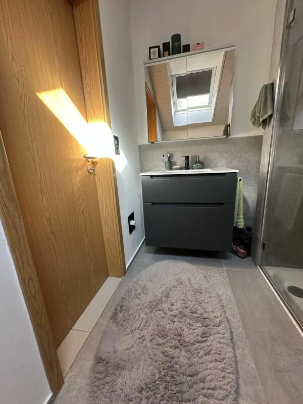 Maison mitoyenne de 5,5 pièces au bord de la forêt