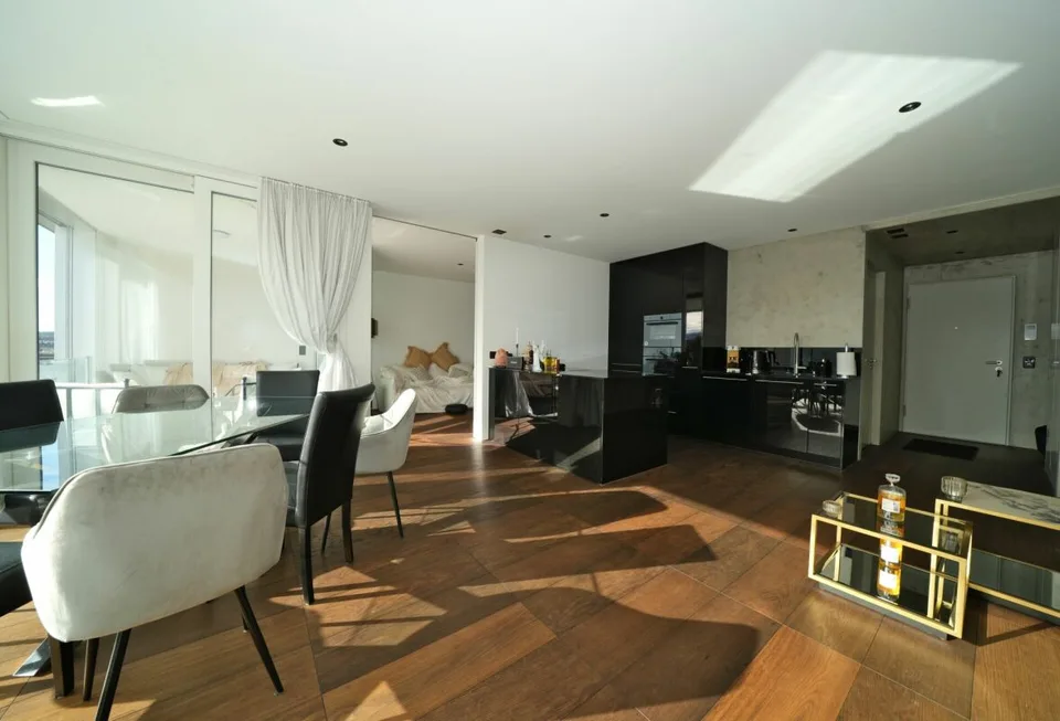 Hochwertige Wohnung an bester Lage mit separatem Büro