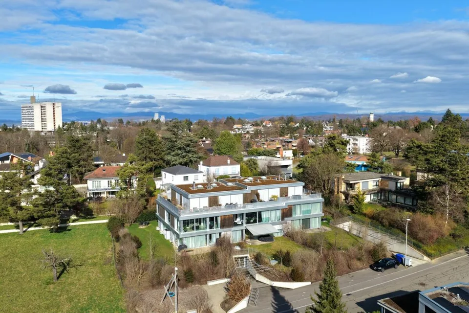Hochwertige Wohnung an bester Lage mit separatem Büro