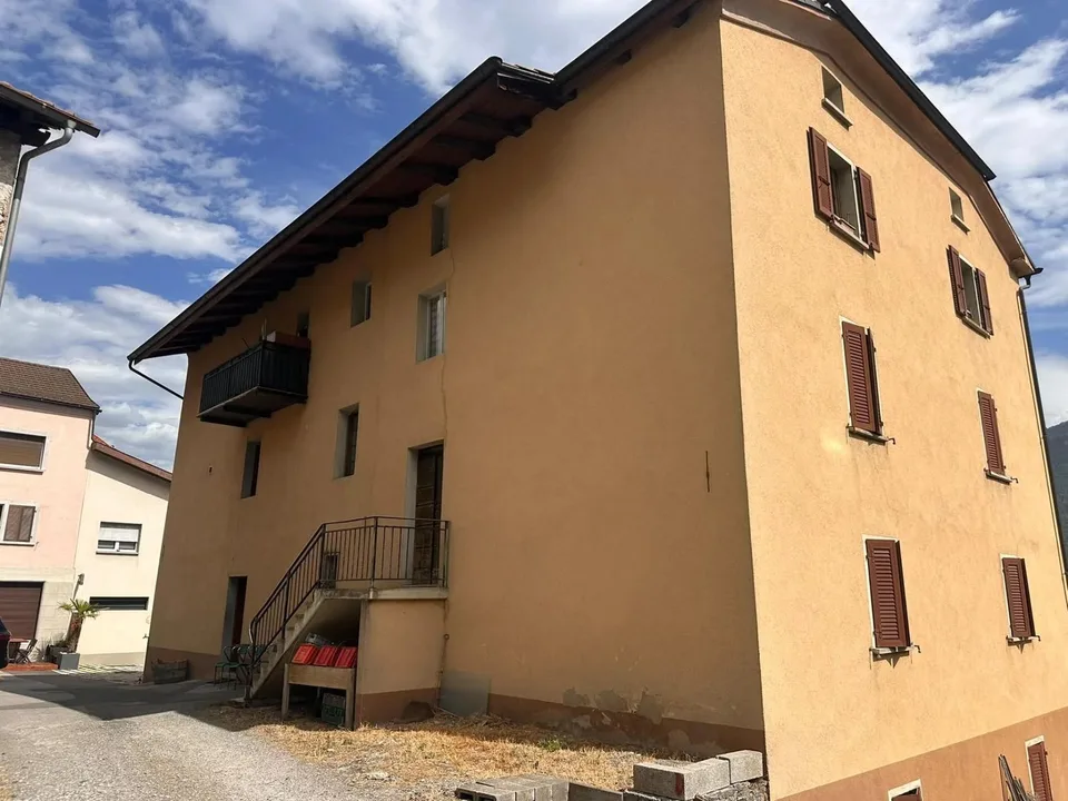 Geräumige 2.5-Zimmer-Wohnung von etwa 100 m² zur Renovierung - Vétroz