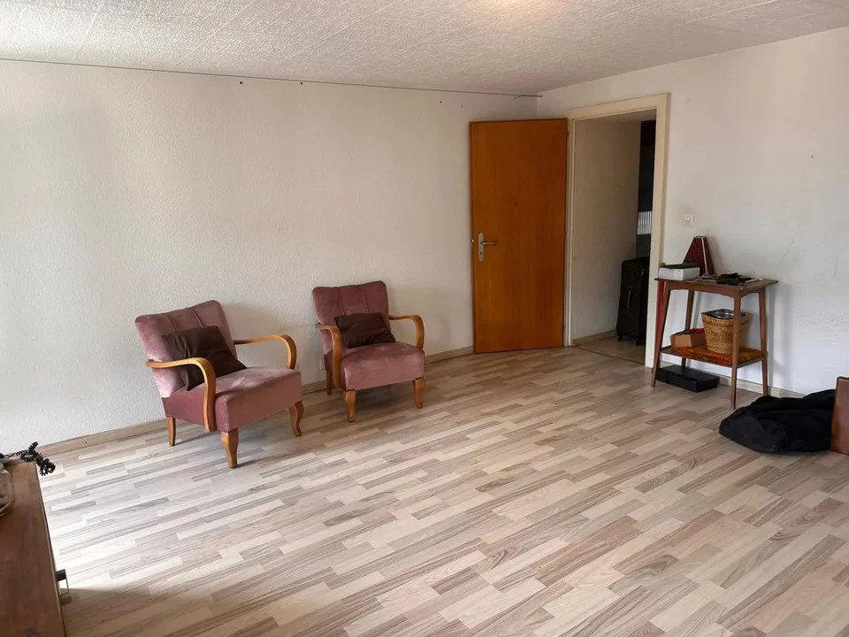 Geräumige 2.5-Zimmer-Wohnung von etwa 100 m² zur Renovierung - Vétroz