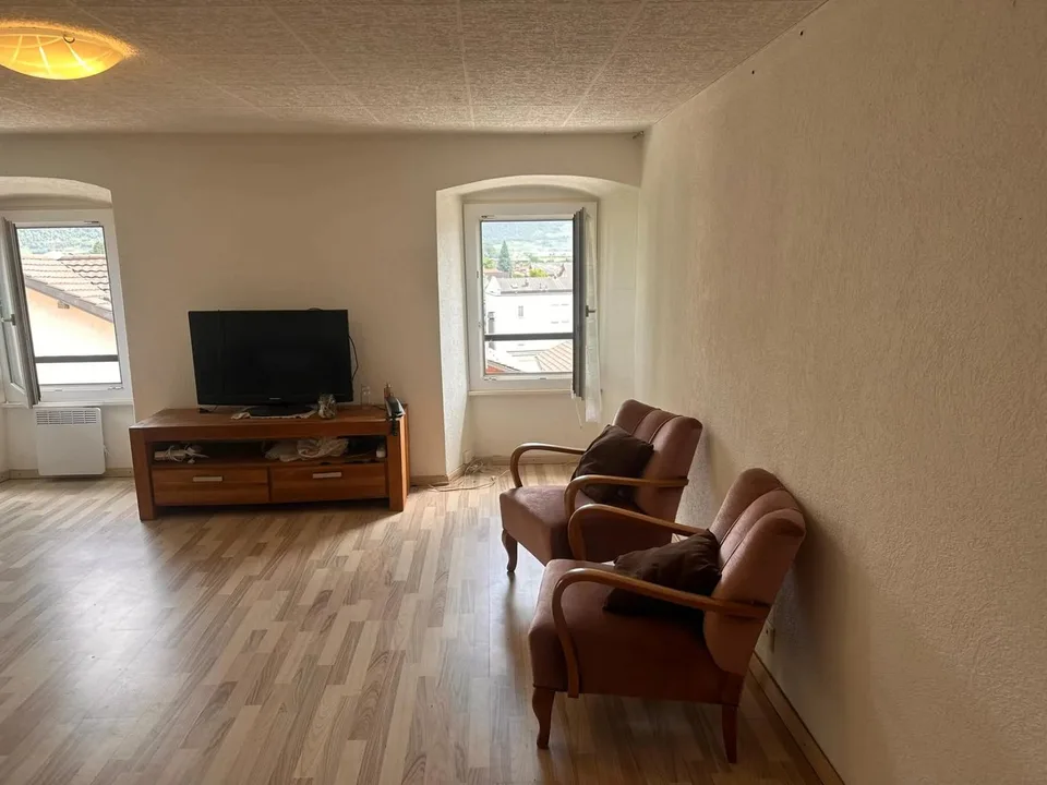 Geräumige 2.5-Zimmer-Wohnung von etwa 100 m² zur Renovierung - Vétroz