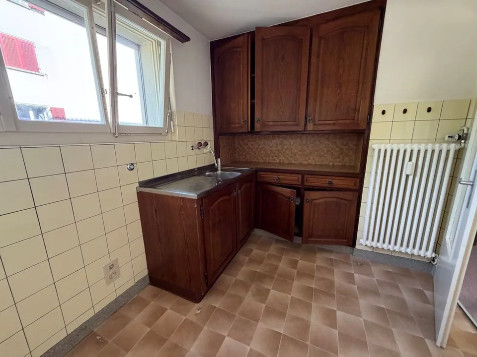 Bright apartment to renovate