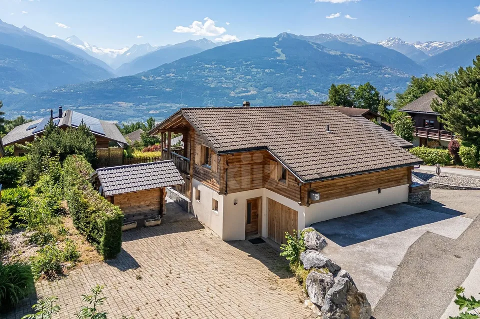 Beautiful chalet with terrace and open view – photo 12 of 13